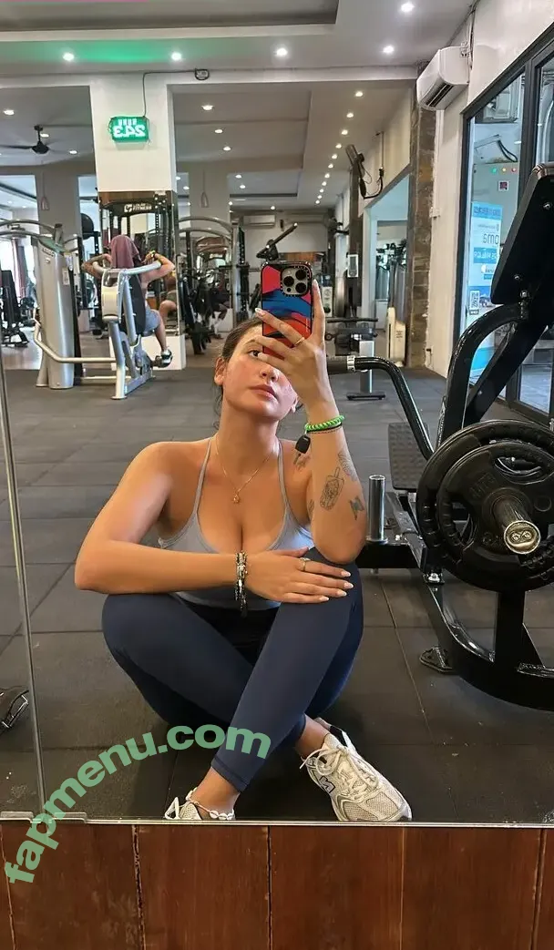 Mutiara Hazle nude photo #0002 (mutiarahazle)