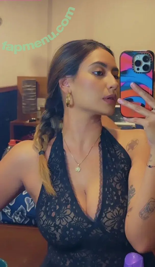 Mutiara Hazle nude photo #0005 (mutiarahazle)