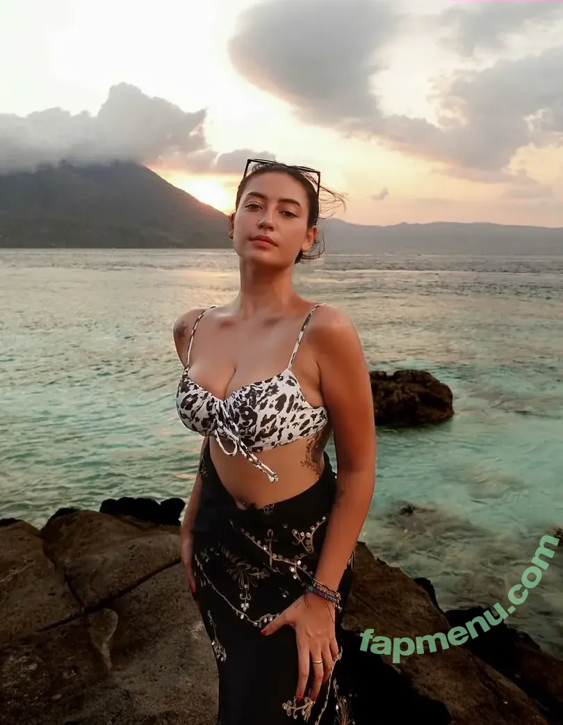 Mutiara Hazle nude photo #0024 (mutiarahazle)