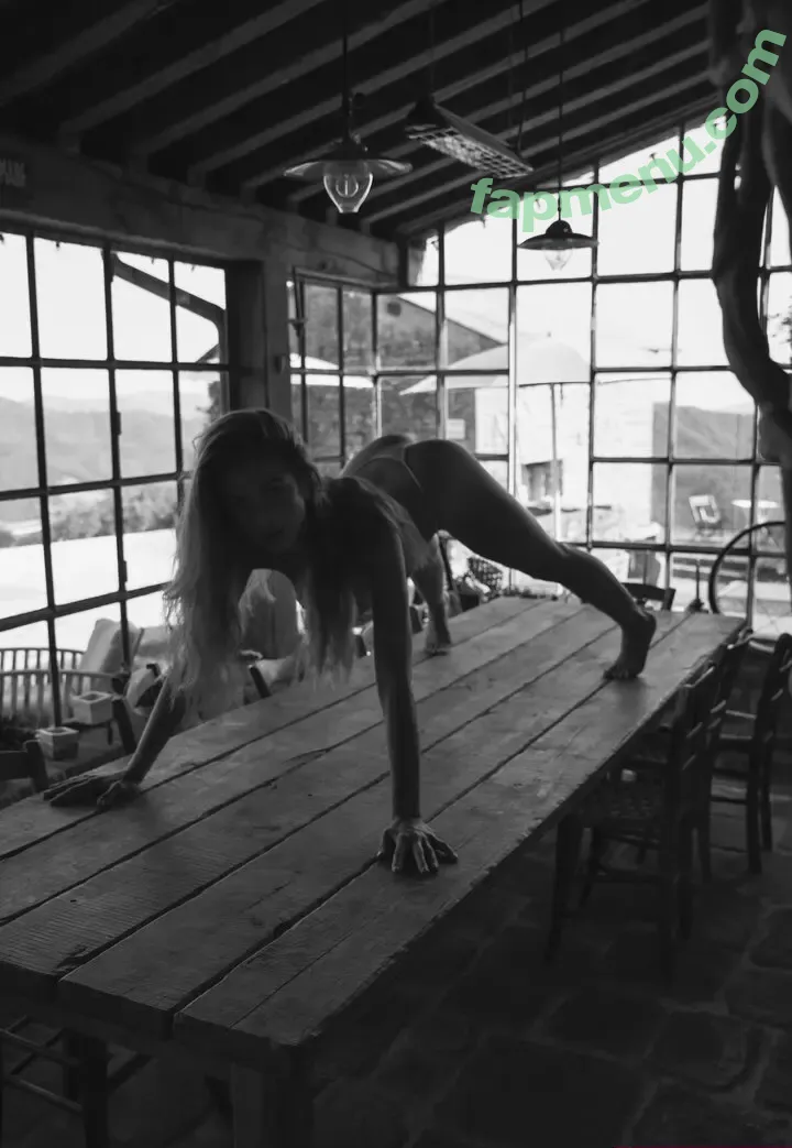 Mwsolak nude photo #0099 (Monika Wsolak)