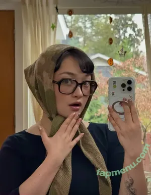 Mxmtoon / u370052518 nude photo #0047