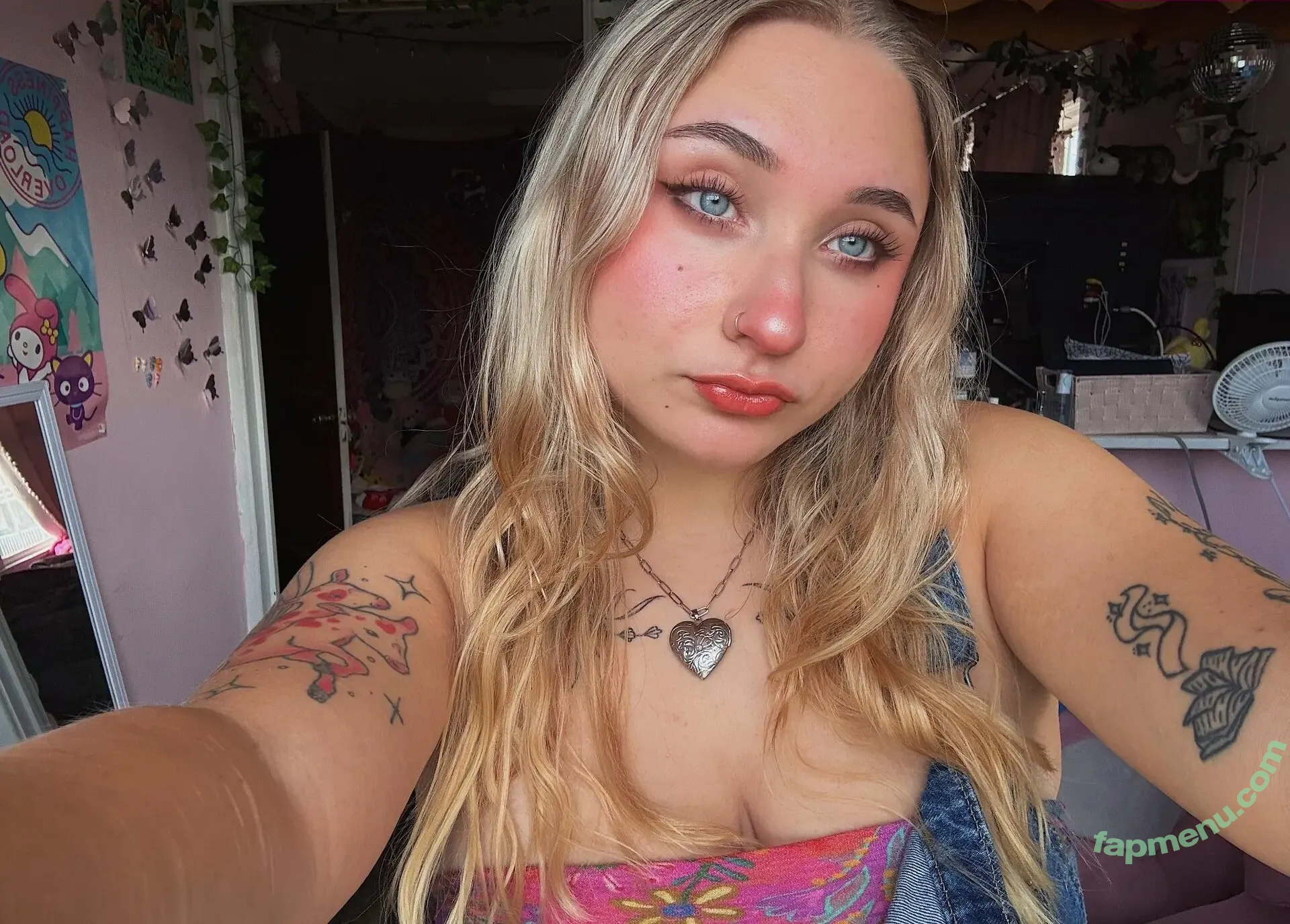 mxwuni nude photo #0031 (mewuni)