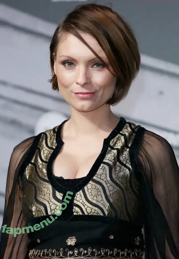 Myanna Buring nude photo #0003 (myannaburing)