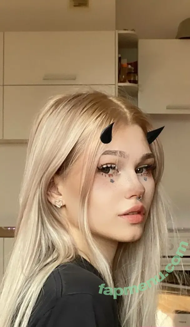 MyApril nude photo #0003 ( / Meindi / My_April / My_drug_april)