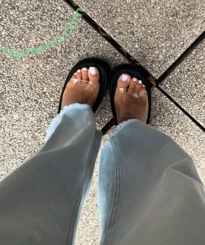 myfeetsabrina nude photo #0023 (myfeetsabrinaa)