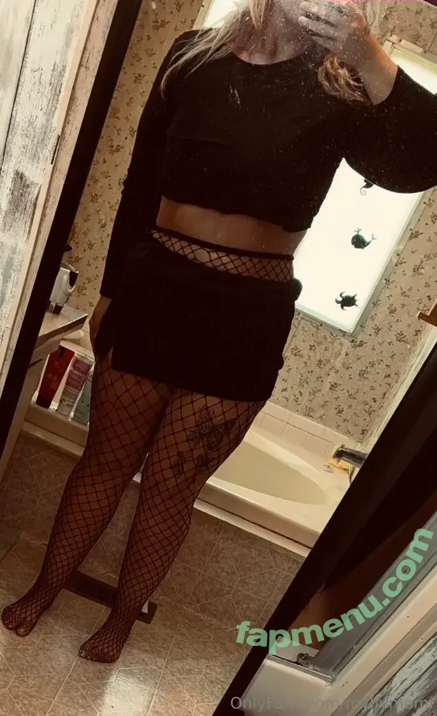 mylfymomi nude photo #0008 (mylfymomi)