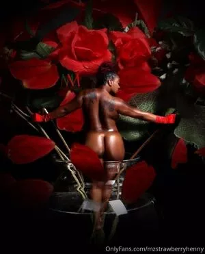 mzstrawberryhenny / mz.strawberryhennessy nude photo #0001