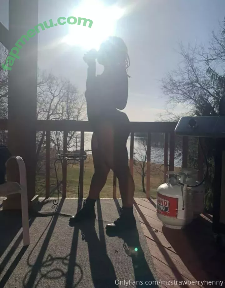 mzstrawberryhenny nude photo #0010 (mz.strawberryhennessy)