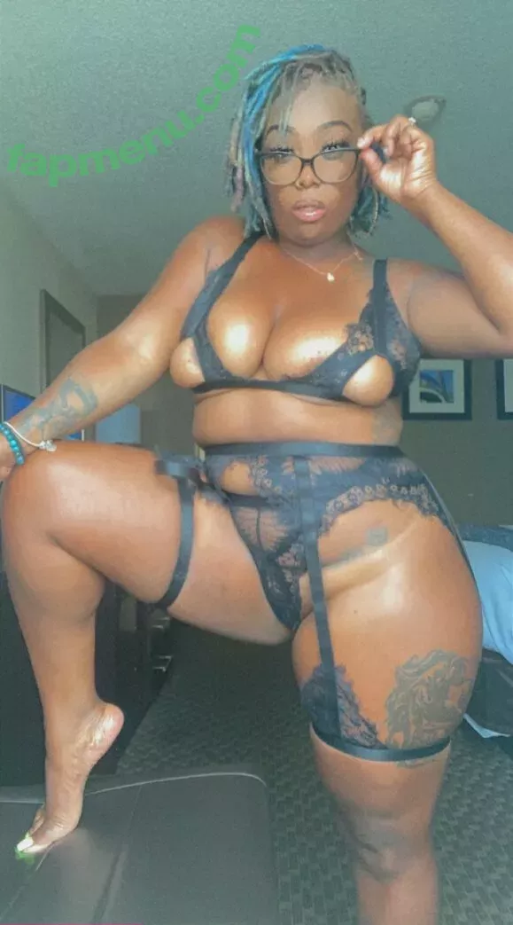 mzstrawberryhenny nude photo #0067 (mz.strawberryhennessy)