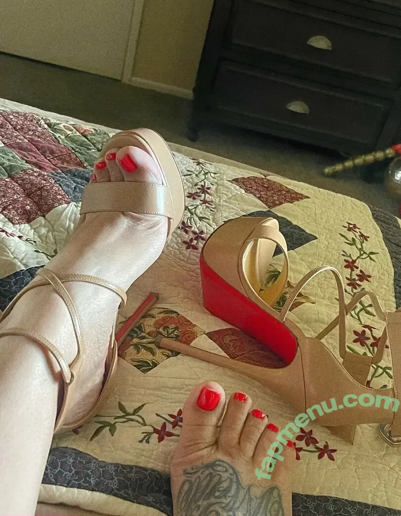 Nadia Love nude photo #0030 (alohayogini / tsnadialove)