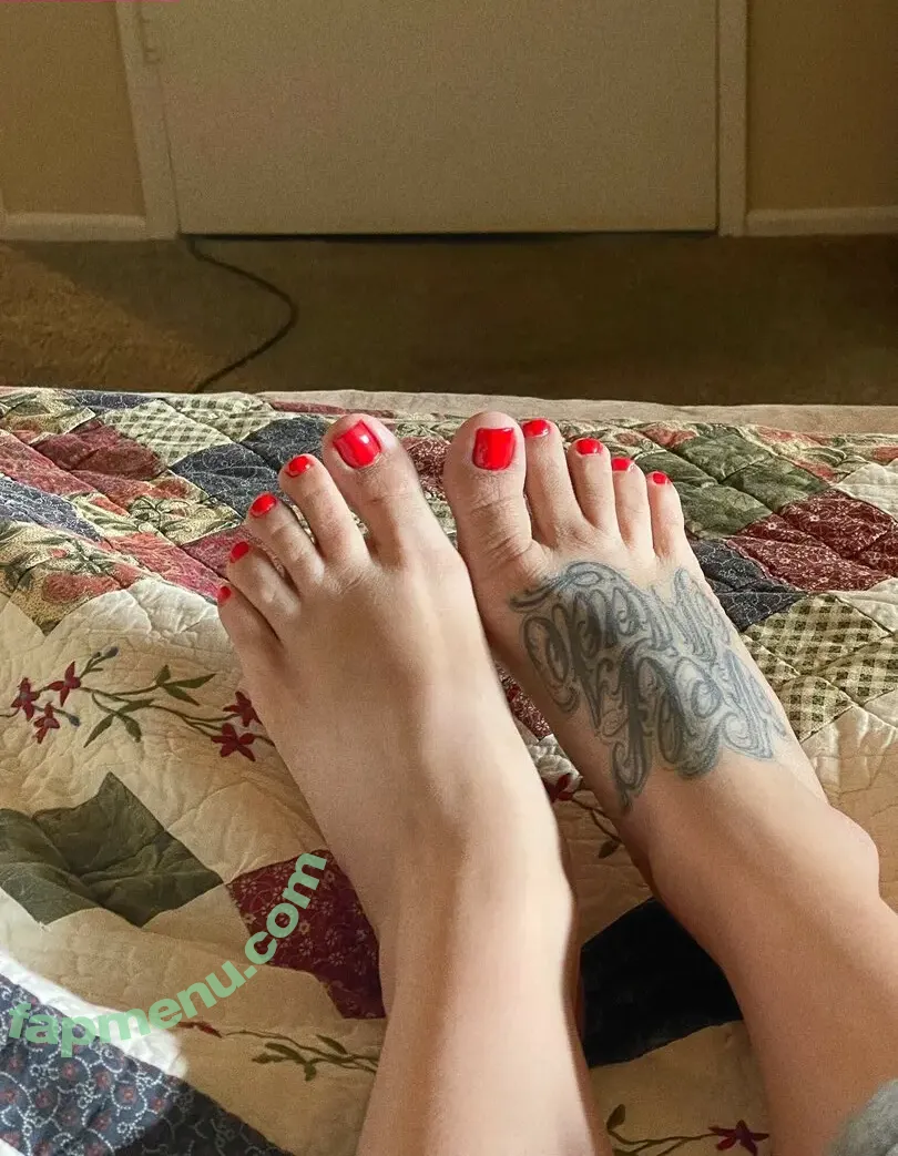 Nadia Love nude photo #0031 (alohayogini / tsnadialove)