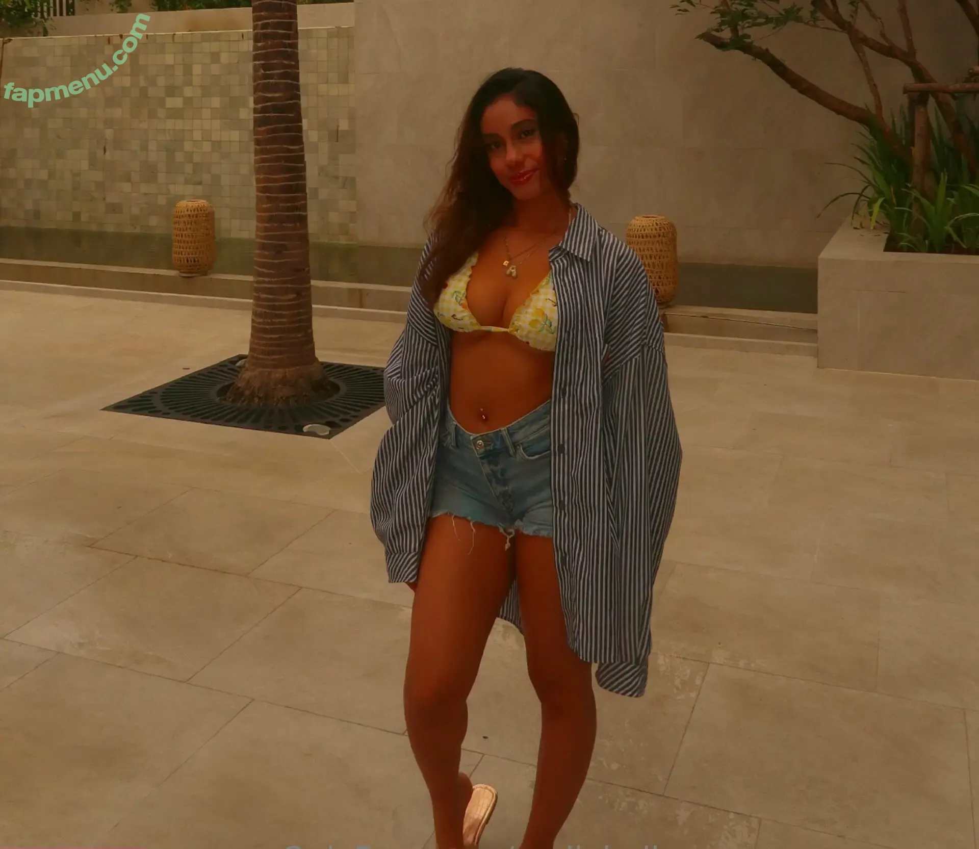 nadiabellaa nude photo #0019 (nadiabellygirl)