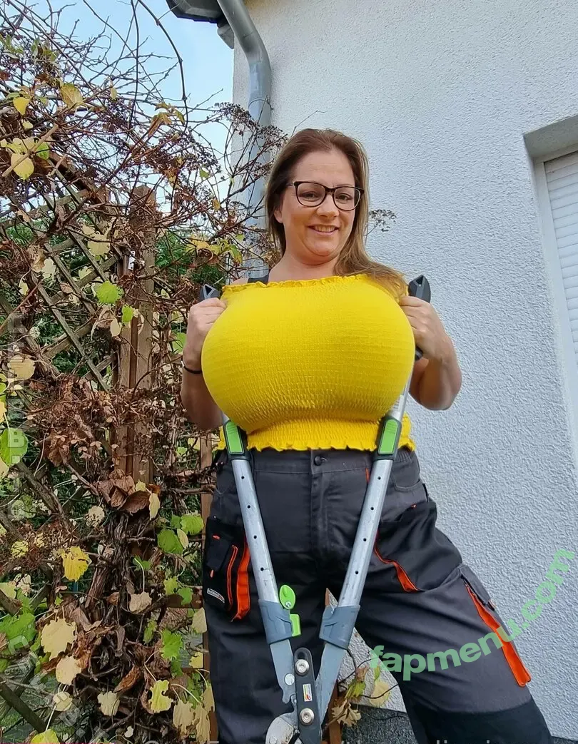 Nadine Jansen nude photo #4106 (nadinejansenberlin / thenadinejansen)