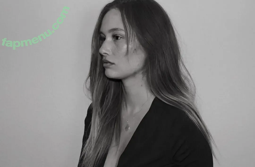 Nadine.spth nude photo #0003 (Nadine.spth)