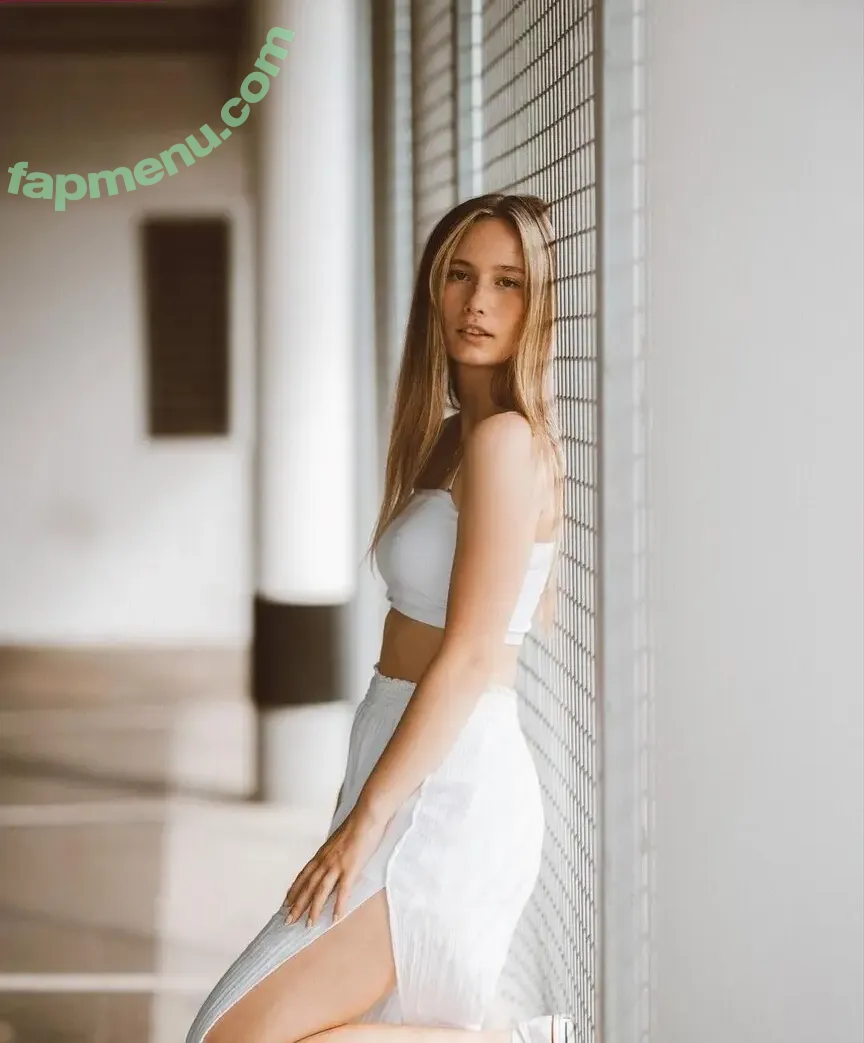 Nadine.spth nude photo #0006 (Nadine.spth)