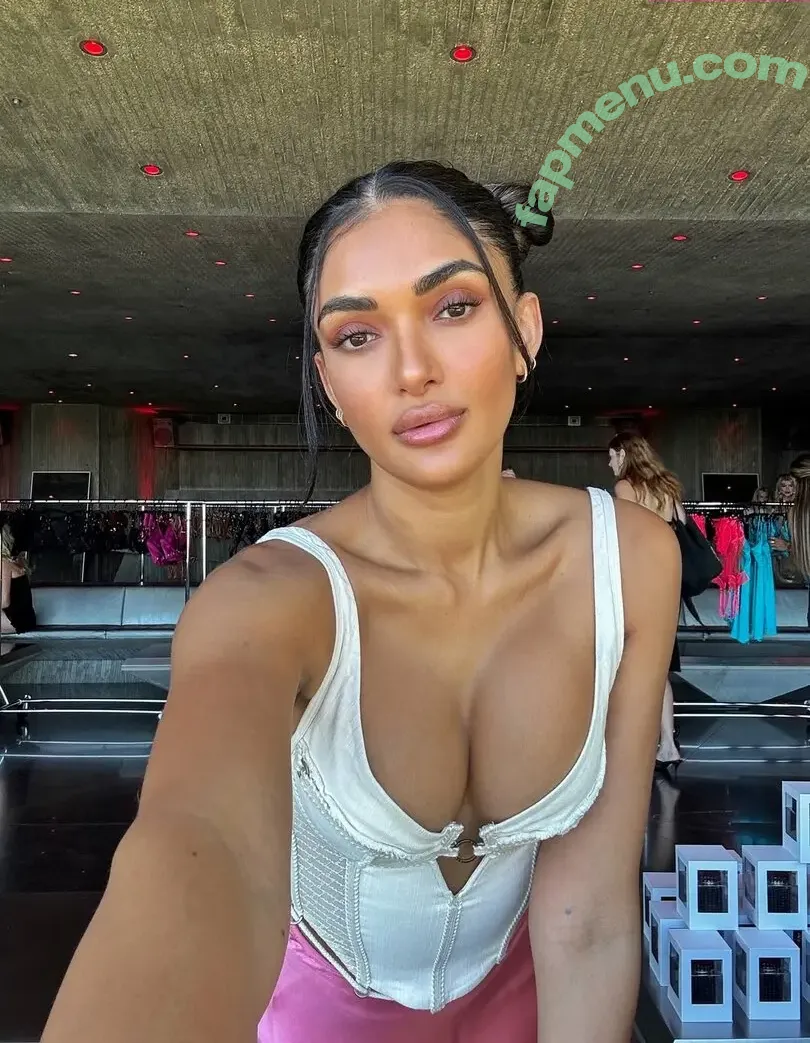 Nadiya Khan nude photo #0055 (Nadiyakhan)