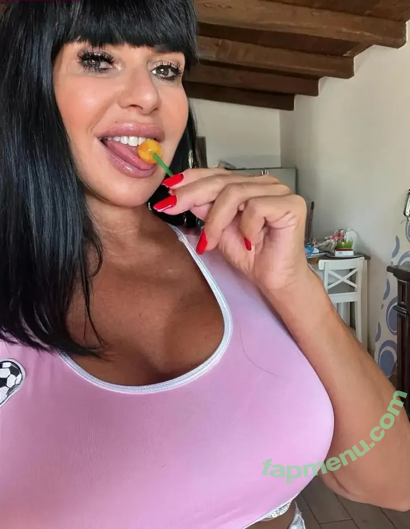 Naima Guidi nude photo #0019 (naimaguidi_official)