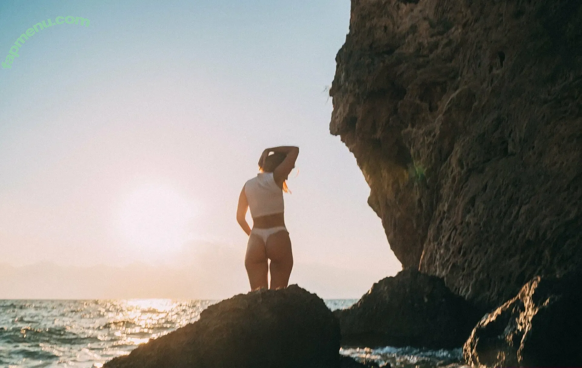 nakedaroundfree nude photo #0001 (nakedaroundfree)