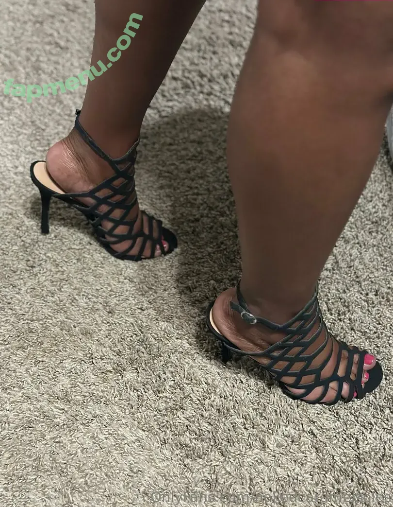 nakedcaramelsoles nude photo #0023 (nakedcaramelsoles)