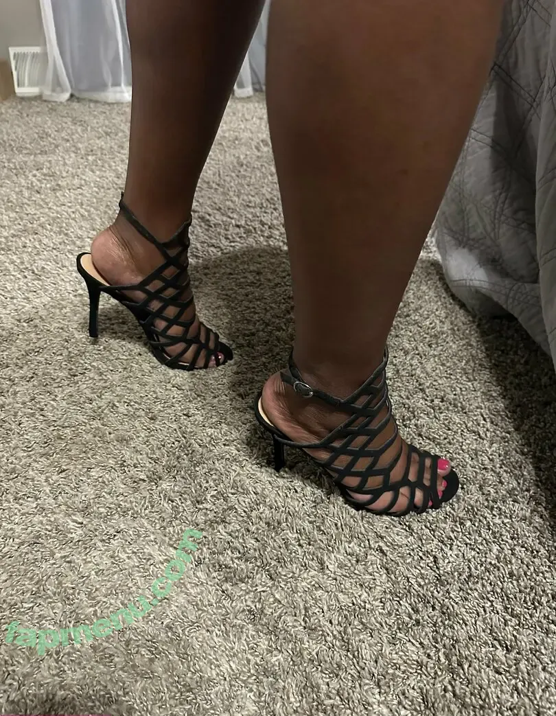 nakedcaramelsoles nude photo #0024 (nakedcaramelsoles)