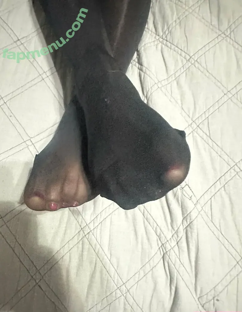 nakedcaramelsoles nude photo #0040 (nakedcaramelsoles)