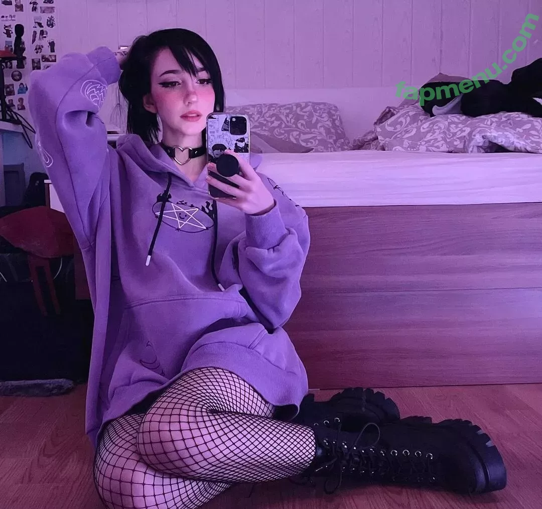 Nananightray nude photo #0004 (nsaneee)