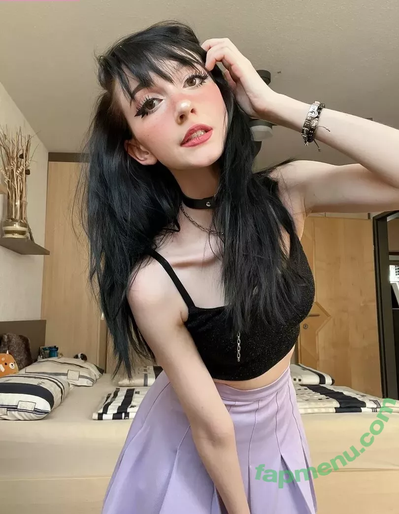 Nananightray nude photo #0008 (nsaneee)