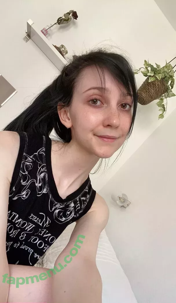 Nananightray nude photo #0022 (nsaneee)