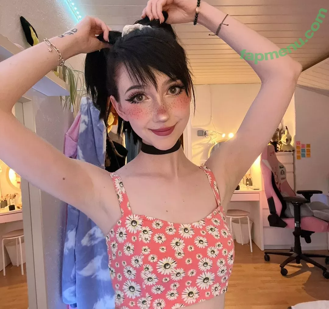 Nananightray nude photo #0028 (nsaneee)