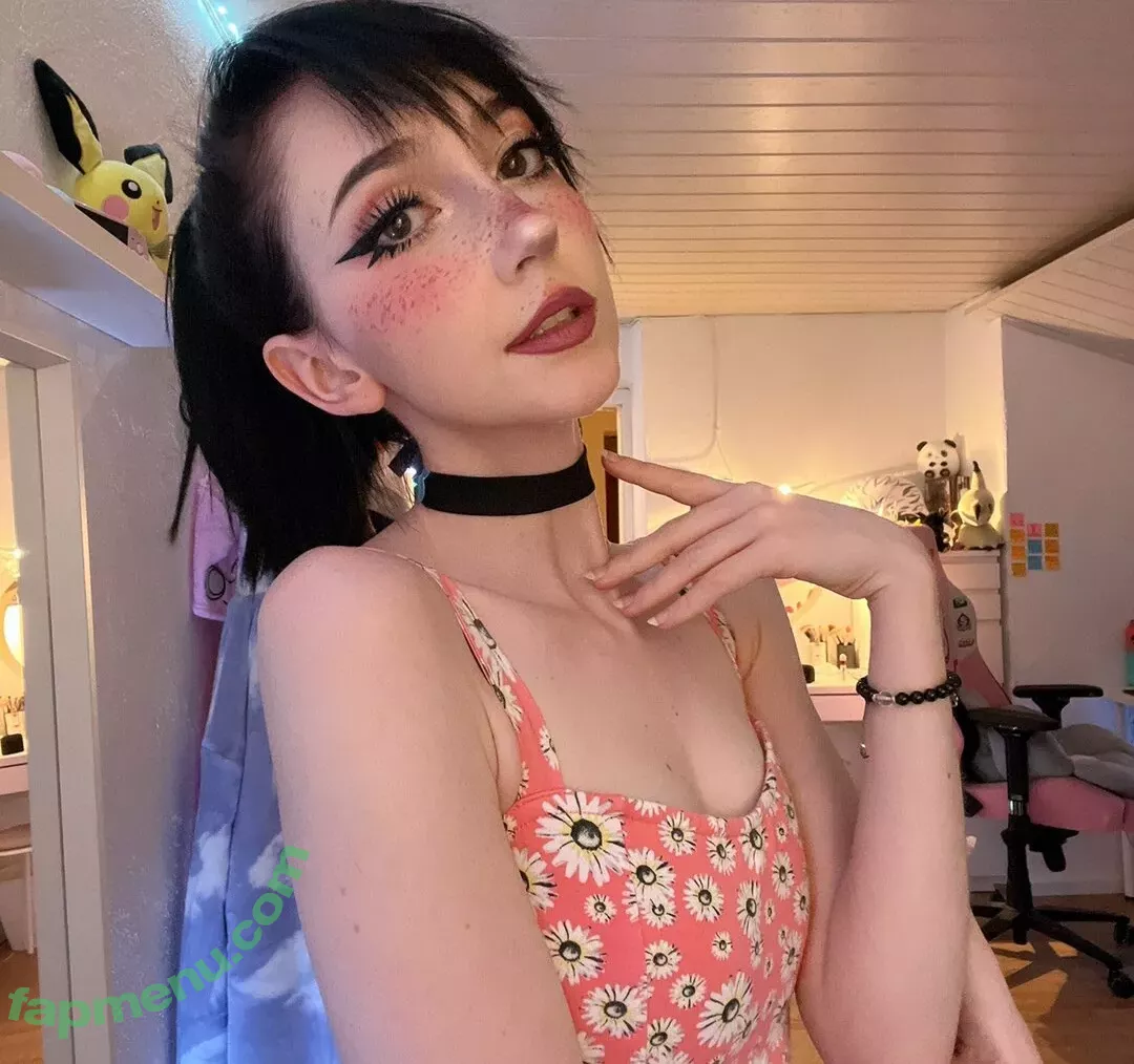 Nananightray nude photo #0029 (nsaneee)