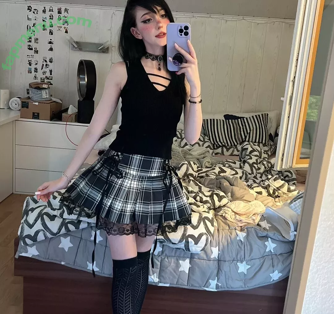 Nananightray nude photo #0030 (nsaneee)