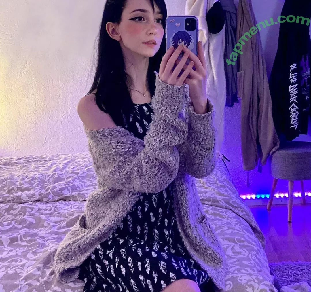 Nananightray nude photo #0037 (nsaneee)