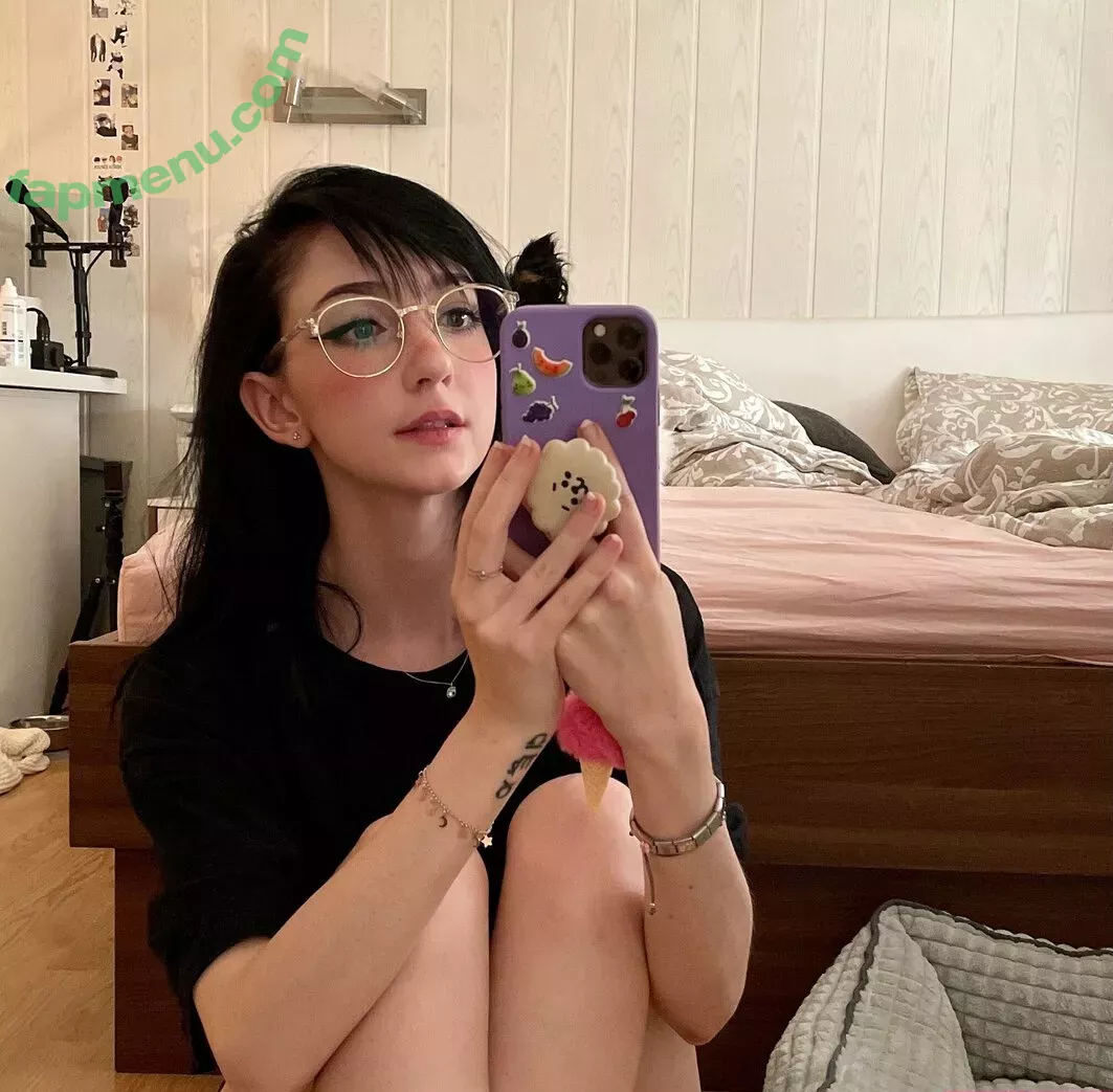 Nananightray nude photo #0038 (nsaneee)