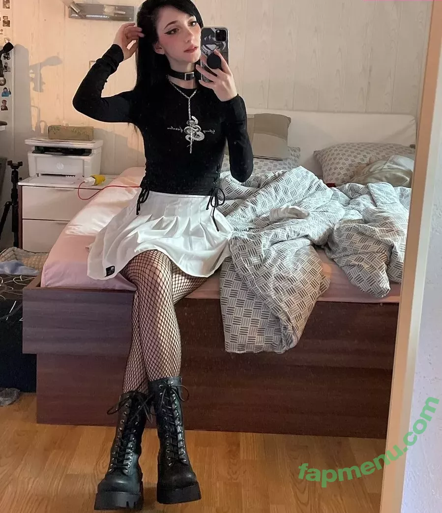 Nananightray nude photo #0041 (nsaneee)