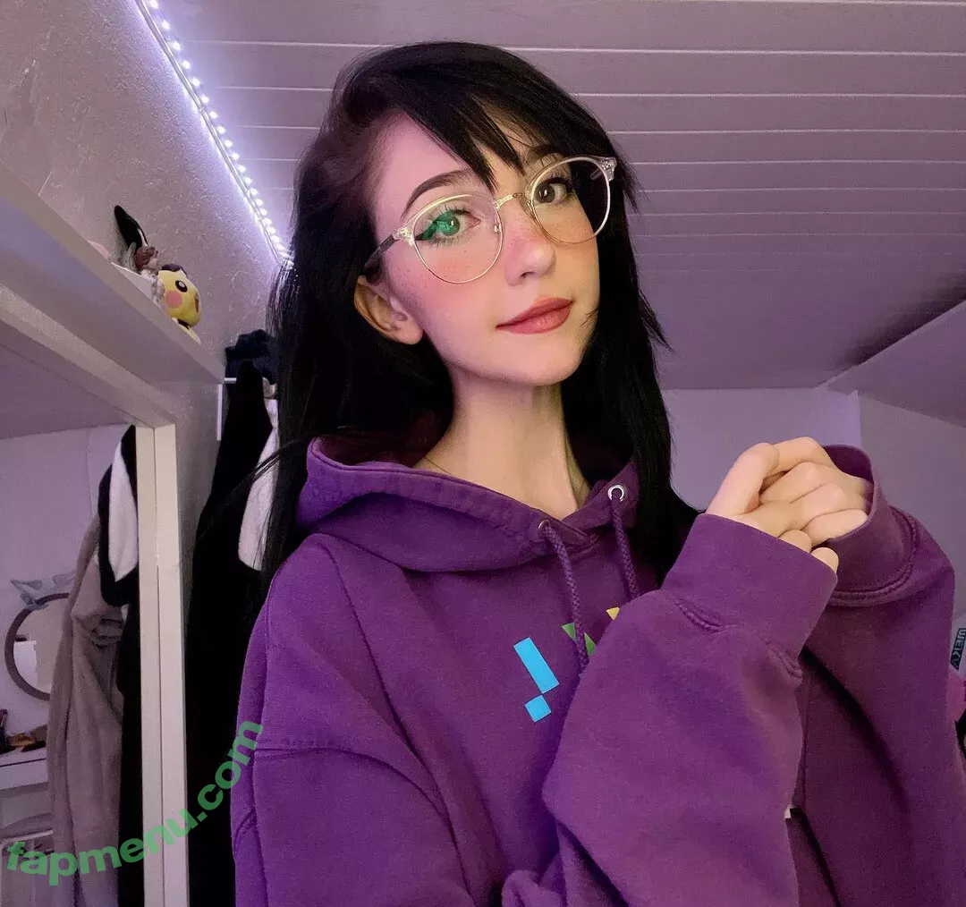 Nananightray nude photo #0055 (nsaneee)