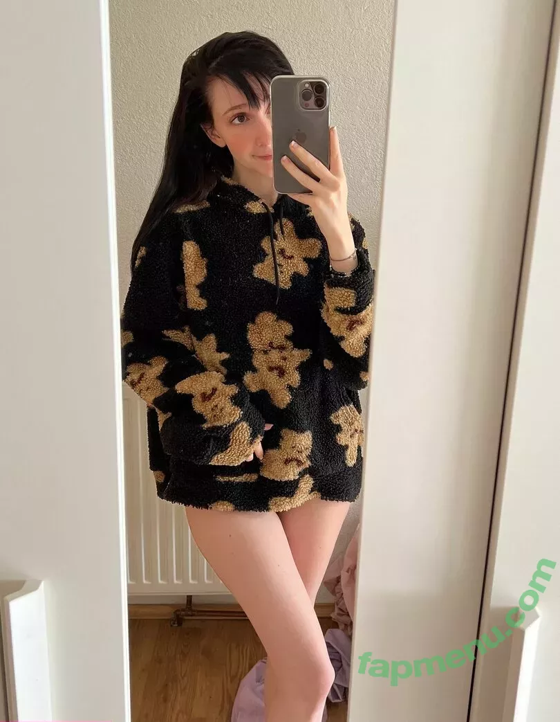 Nananightray nude photo #0099 (nsaneee)