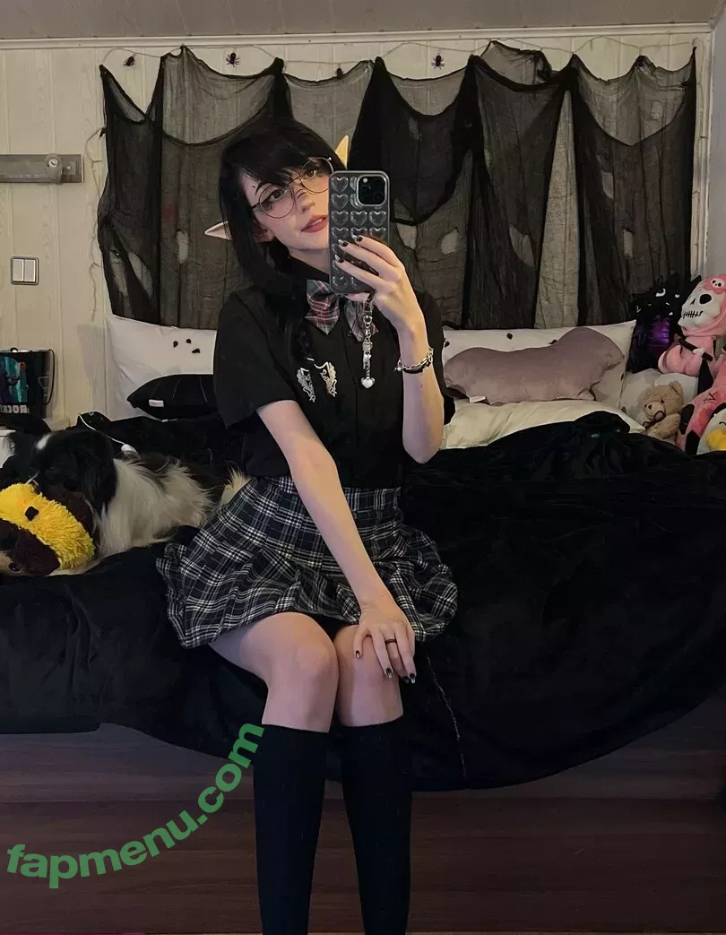 Nananightray nude photo #0123 (nsaneee)