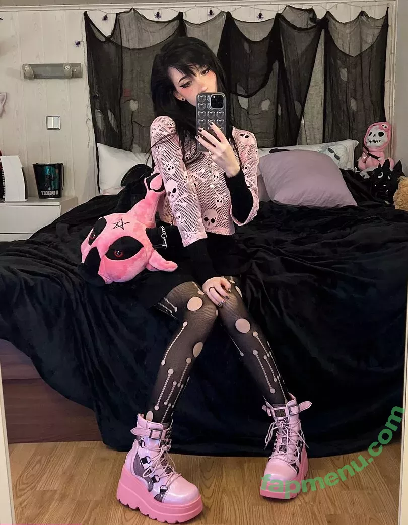 Nananightray nude photo #0130 (nsaneee)
