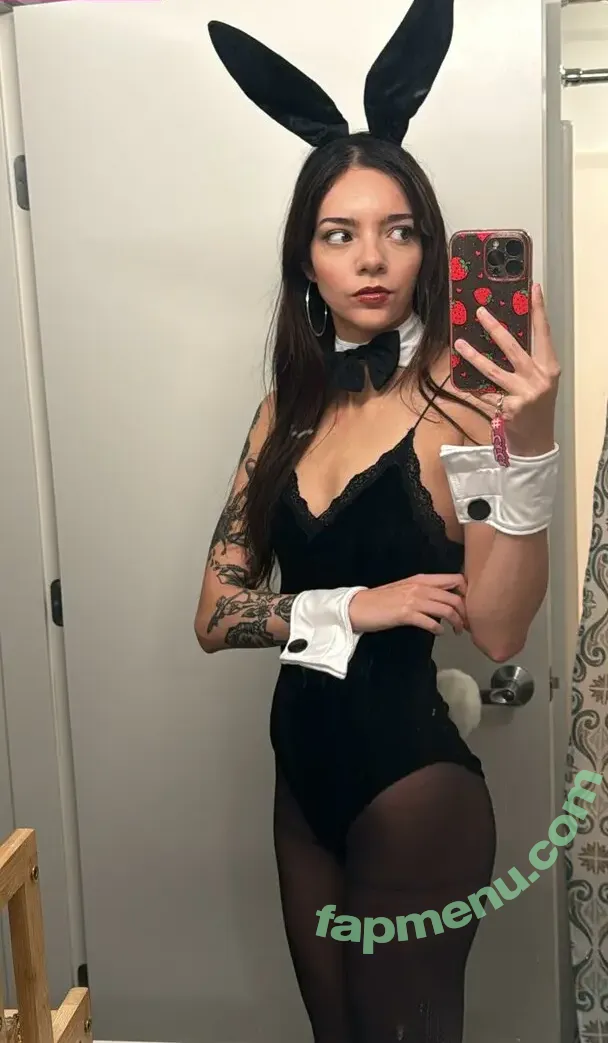 Nanaraggdoll nude photo #0004 (Nanaraggdoll)