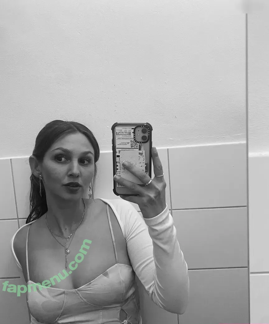 Naoli Hinterberger/ nude photo #0021 (Naoli Hinterberger/)