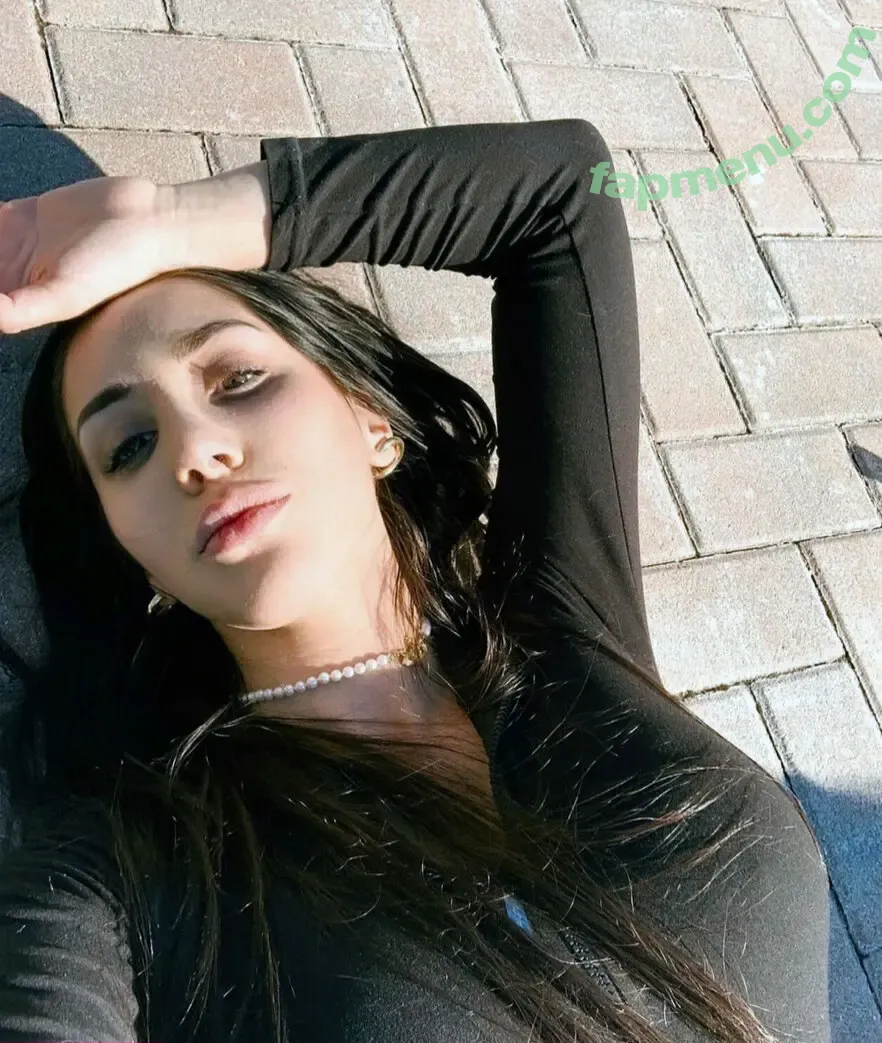 Naomi Ross nude photo #0036 (naomzies / naomziesross)