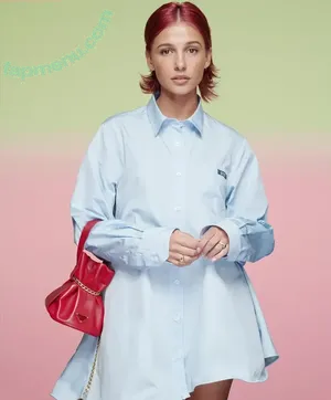 Naomi Scott / naomigscott nude photo #0301