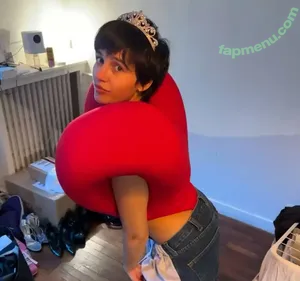 Naomi Scott / naomigscott nude photo #0311