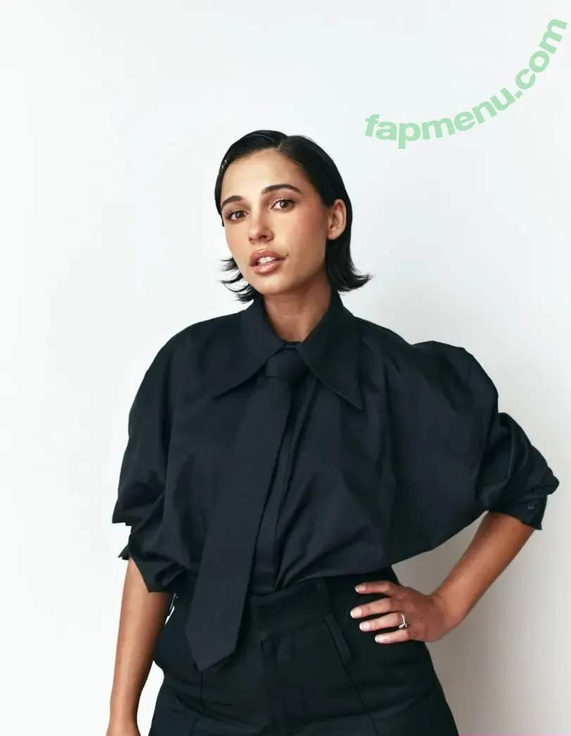 Naomi Scott nude photo #0291 (naomigscott)