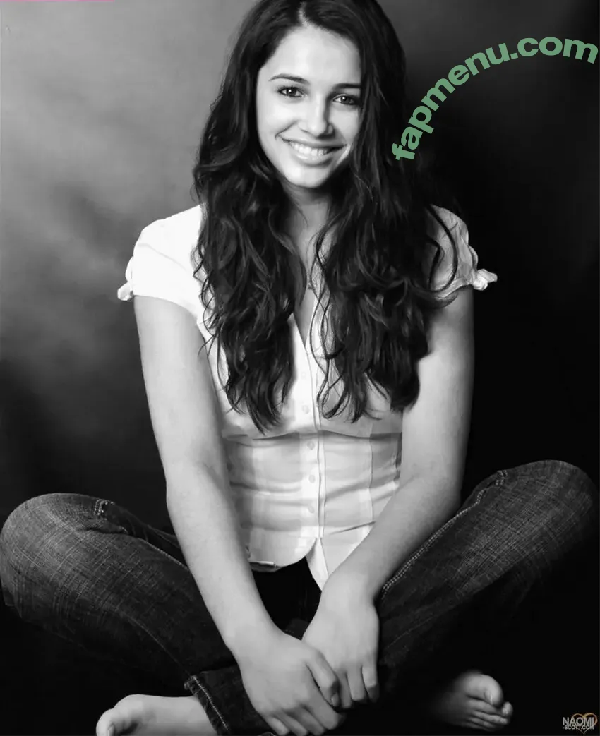 Naomi Scott nude photo #0307 (naomigscott)