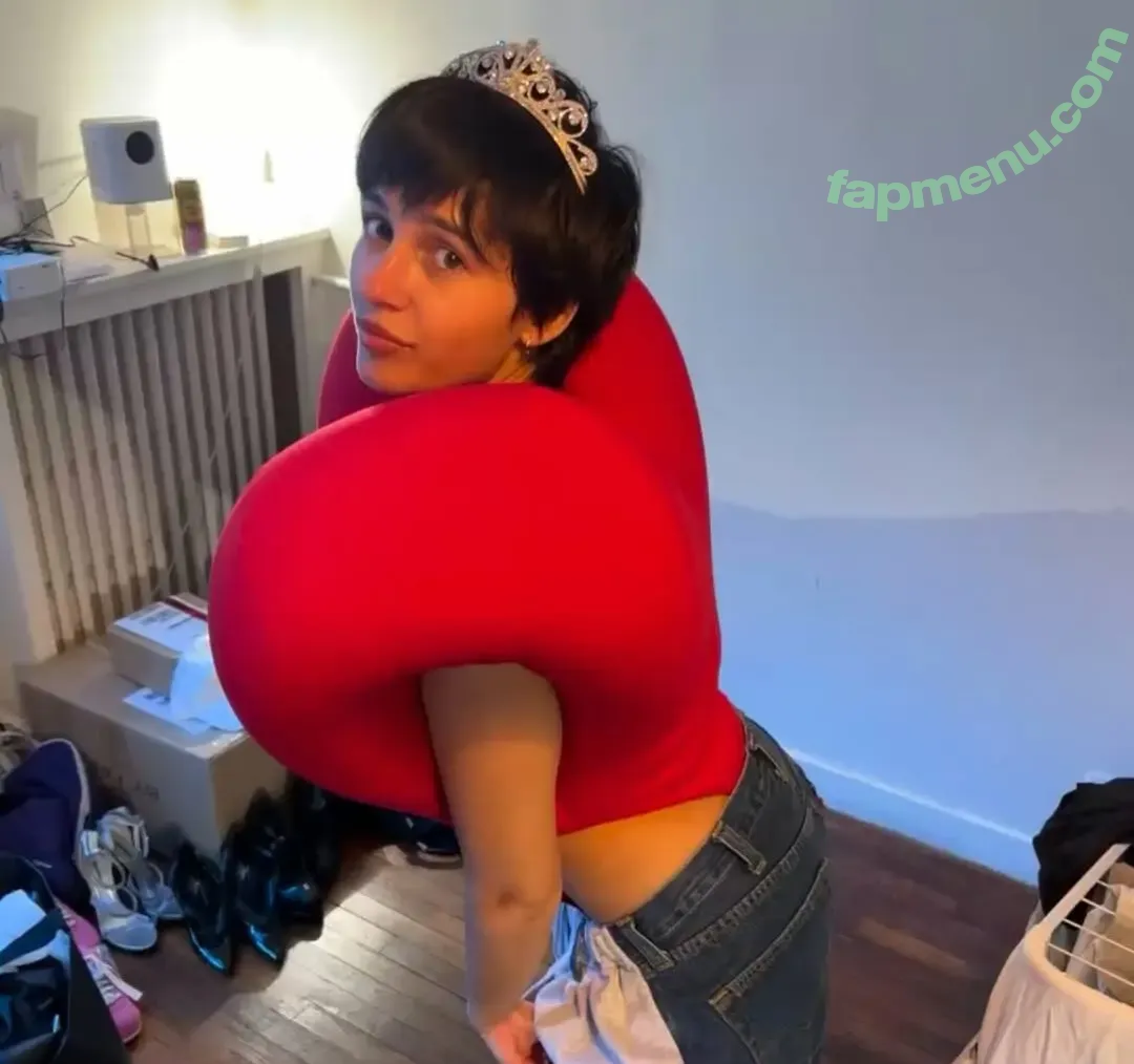 Naomi Scott nude photo #0311 (naomigscott)