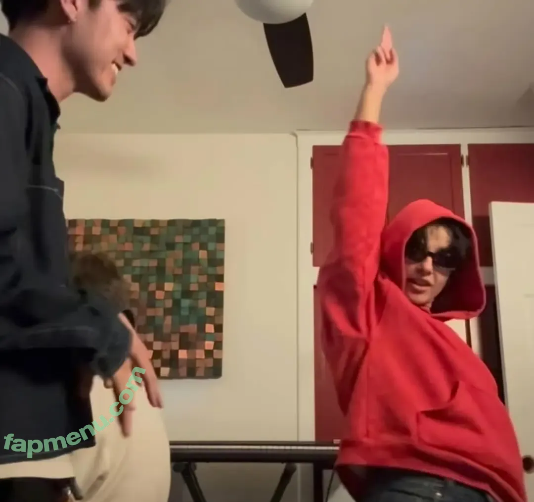 Naomi Scott nude photo #0313 (naomigscott)