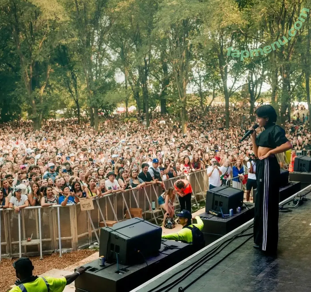 Naomi Scott nude photo #0314 (naomigscott)