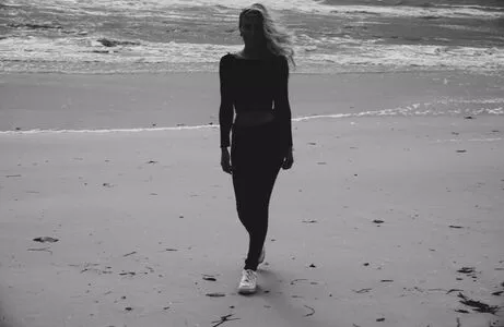 Naomi Woods / Lissapolooza / naomiwoods.official nude photo #0101