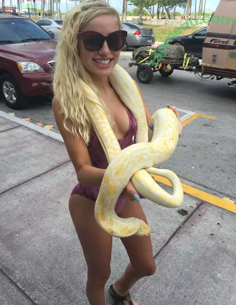 Naomi Woods nude photo #0050 (Lissapolooza / naomiwoods.official)